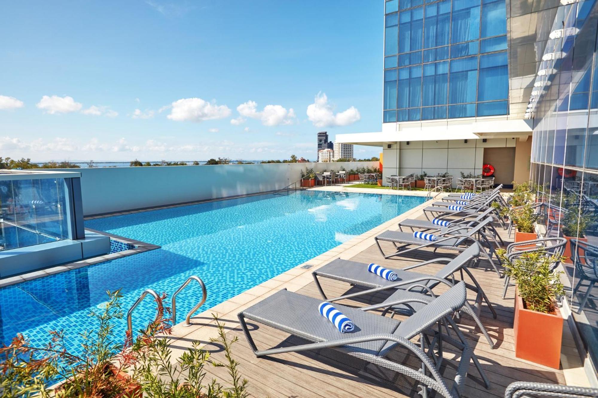 Belmont Hotel Mactan Мактан Экстерьер фото