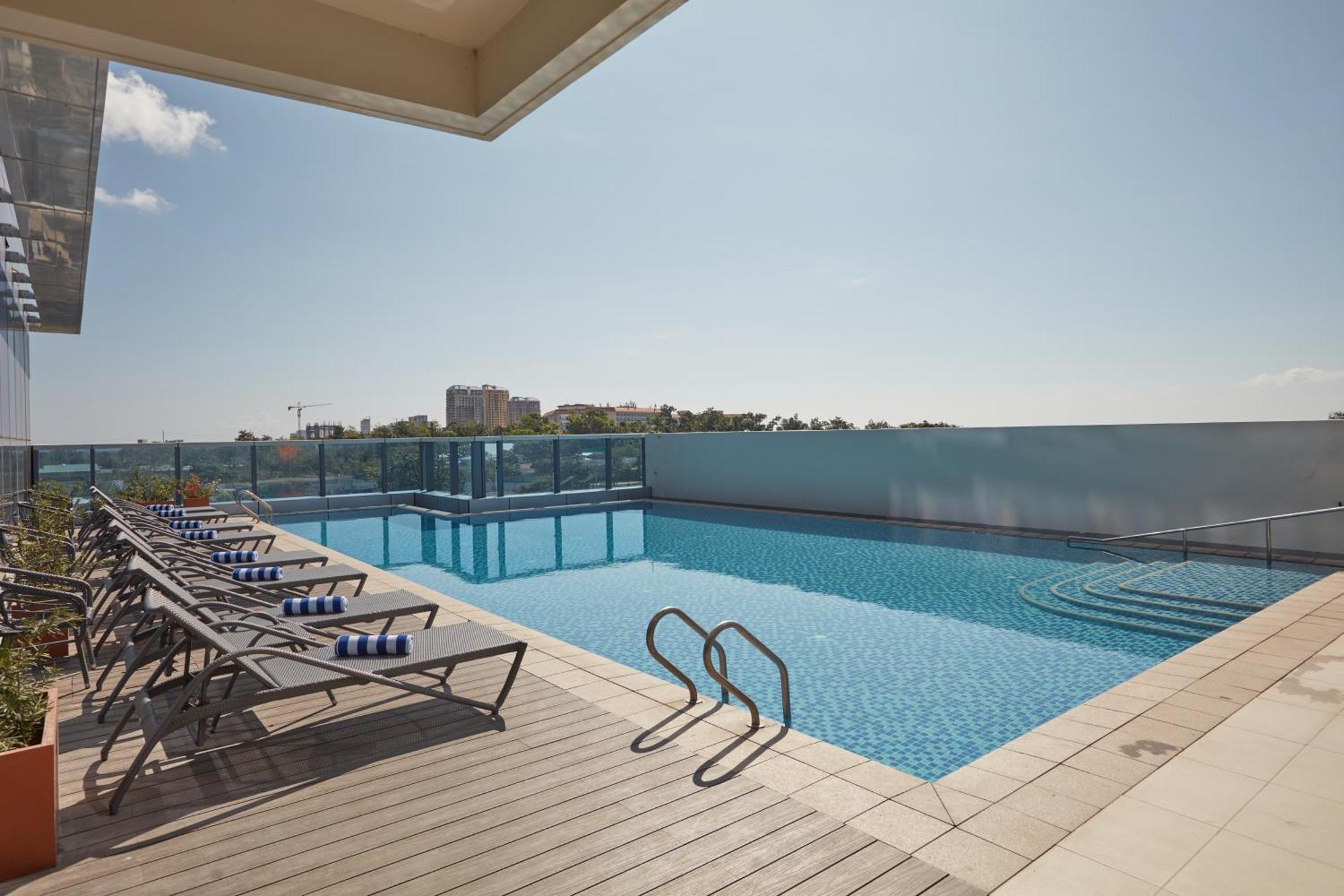 Belmont Hotel Mactan Мактан Экстерьер фото